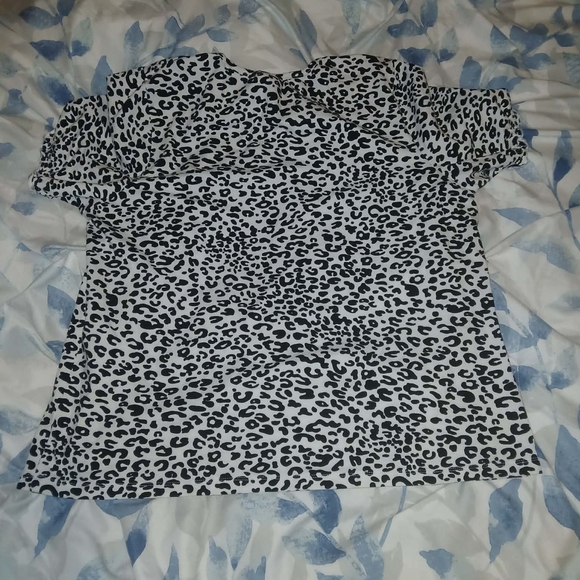 Denim&Co Black and White Animal Print Top - Picture 3 of 3